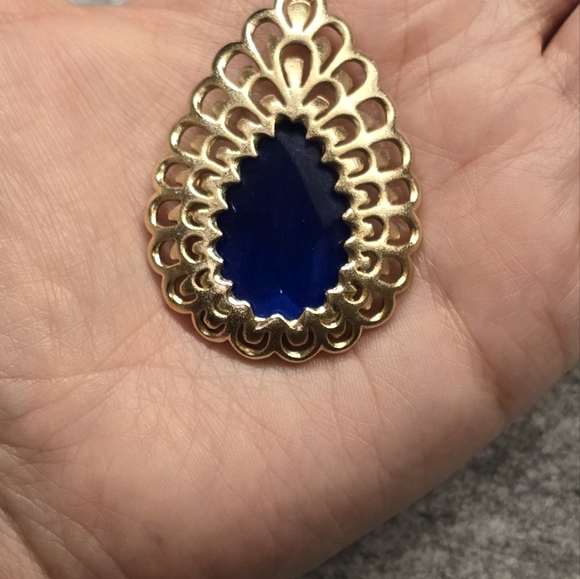Kendra Scott Vintage Finn Earrings in Cobalt Cat's Eye & Gold - Picture 3 of 3